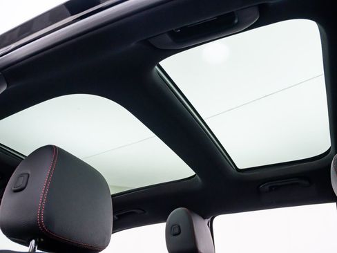 Used 2022 Mercedes-Benz GLB 250 4MATIC image 19