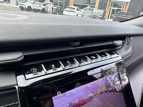 Used 2025 Jeep Grand Cherokee Laredo image 19