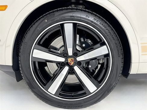 New 2026 Porsche Cayenne S image 36