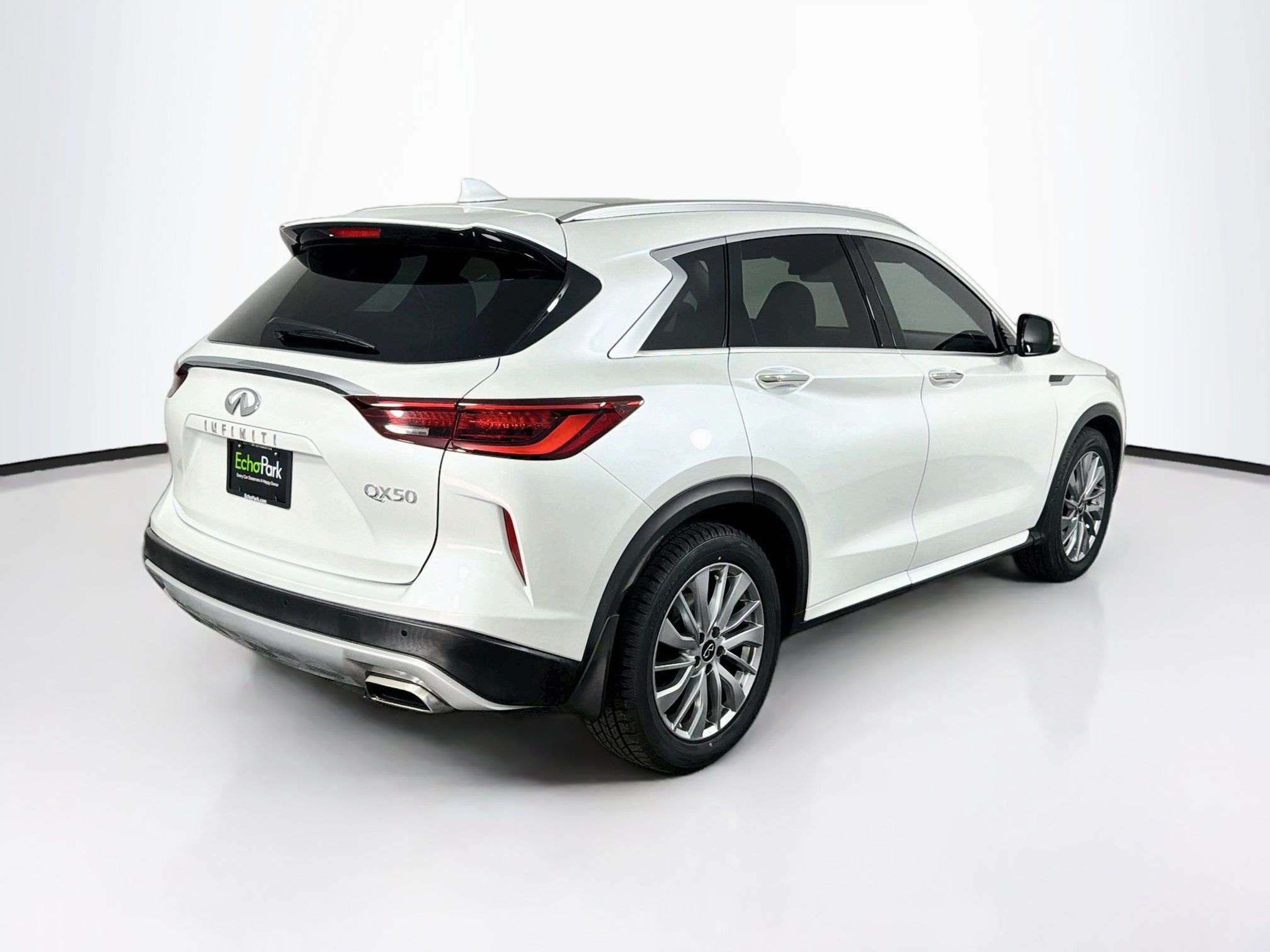 Used 2023 INFINITI QX50 Luxe FWD image 9