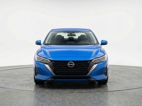 Used 2025 Nissan Sentra SV FWD image 2