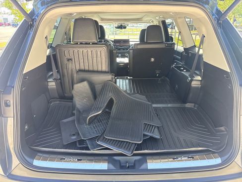 Used 2025 Toyota Grand Highlander AWD Hybrid image 32