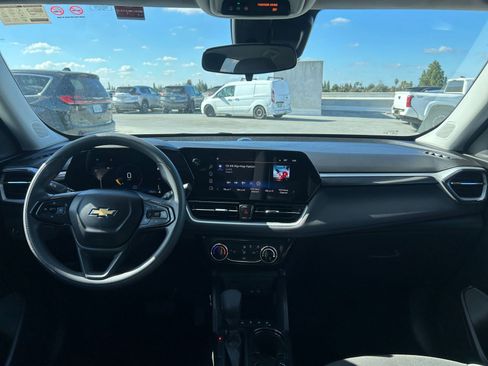 Used 2025 Chevrolet TrailBlazer LT image 30