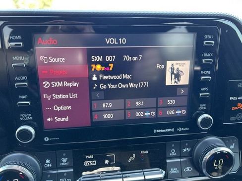 Used 2022 Toyota Highlander XSE FWD image 16
