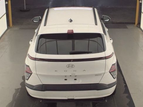 Certified 2025 Hyundai Kona SEL FWD image 6