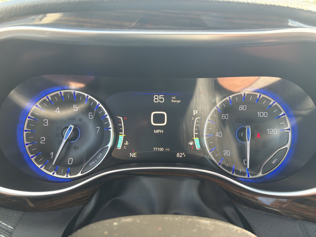 Used 2023 Chrysler Pacifica Limited FWD image 30