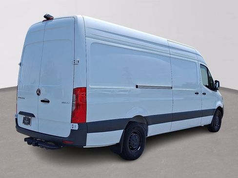 Used 2025 Mercedes-Benz Sprinter 2500 image 4