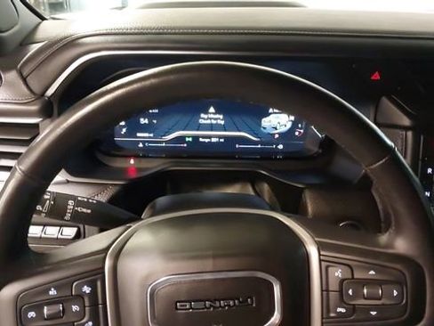 Used 2022 GMC Yukon Denali w/ Denali Ultimate Package AWD/4WD image 24