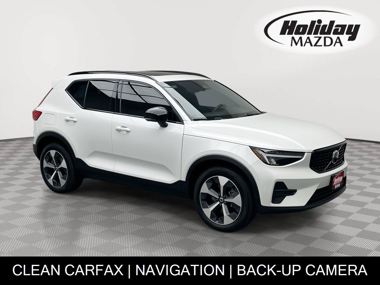 Used 2026 Volvo XC40 B5 Core AWD/4WD image 1