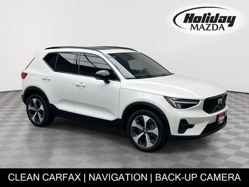 Used 2026 Volvo XC40 B5 Core AWD/4WD image 1