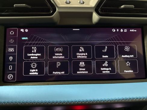 Used 2025 Lamborghini Urus SE image 37