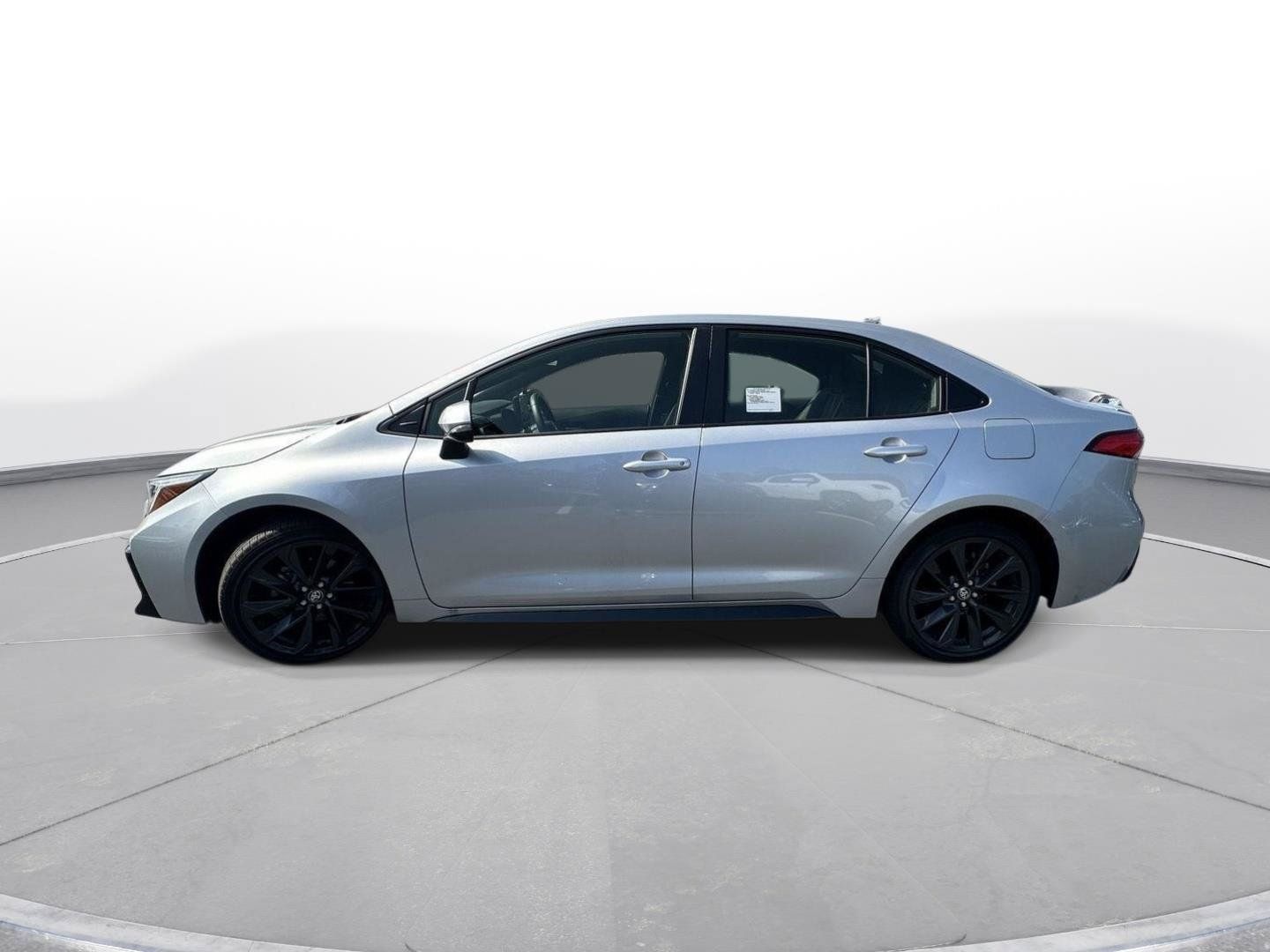 Used 2026 Toyota Corolla SE FWD image 9