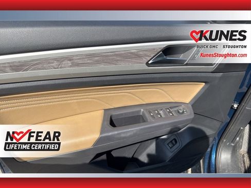 Used 2021 Volkswagen Atlas Cross Sport SE w/ Panoramic Sunroof Package image 18