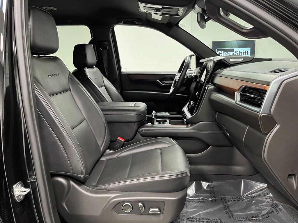 Used 2025 GMC Yukon XL Denali AWD/4WD image 55