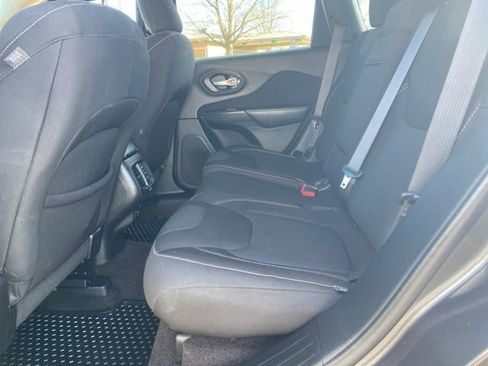 Used 2016 Jeep Cherokee Latitude w/ Comfort/Convenience Group image 24