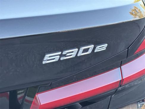 Used 2023 BMW 530e xDrive image 33