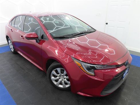 Used 2025 Toyota Corolla LE FWD image 5