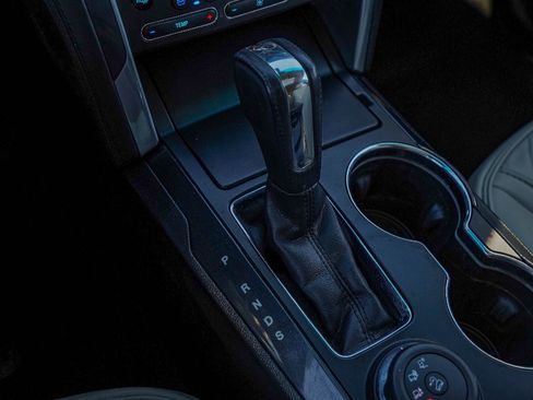 Used 2016 Ford Explorer Platinum image 18