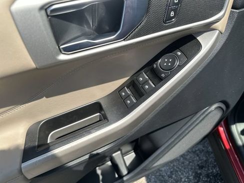 Used 2022 Ford Explorer XLT w/ Equipment Group 202A AWD/4WD image 17