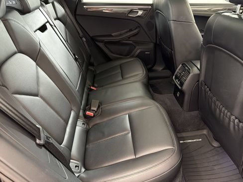 Certified 2024 Porsche Macan AWD/4WD image 32
