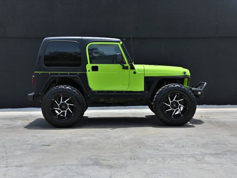 Used 2002 Jeep Wrangler X image 8