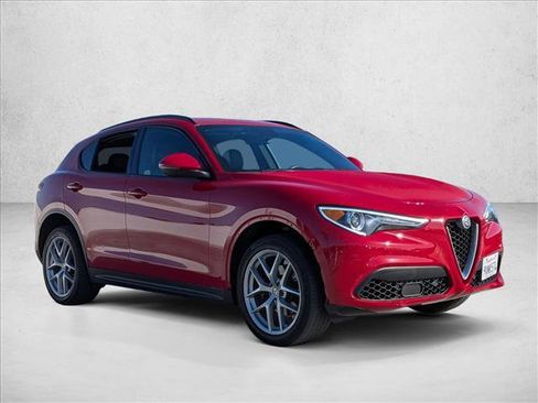 Used 2018 Alfa Romeo Stelvio Ti Sport image 3