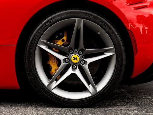 Used 2023 Ferrari SF90 Spider image 13