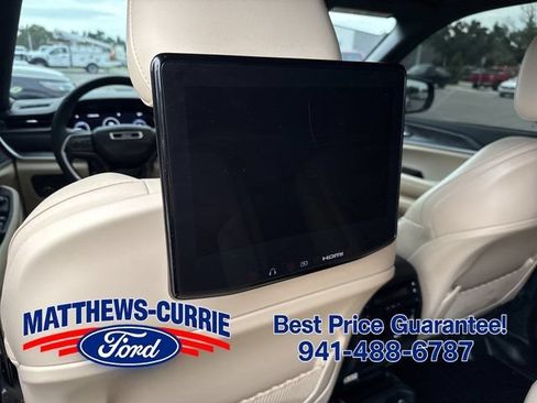 Used 2023 Jeep Grand Cherokee L Limited w/ Luxury Tech Group II AWD/4WD image 13