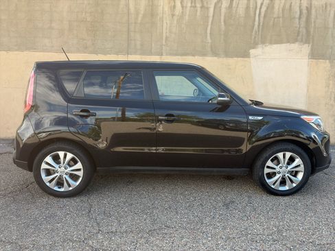 Used 2014 Kia Soul + FWD image 4