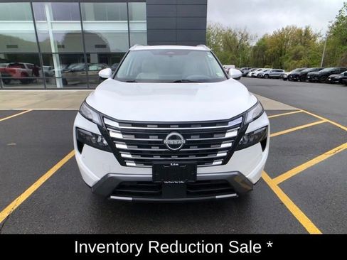Certified 2025 Nissan Rogue SL w/ SL Premium Package AWD/4WD image 10