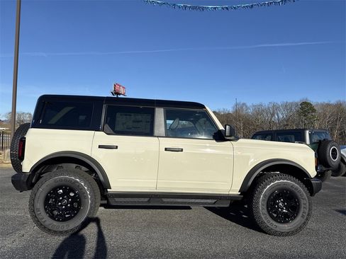 New 2025 Ford Bronco Badlands w/ Sasquatch Package image 8