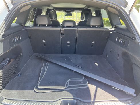 Used 2025 Mercedes-Benz GLC 300 4MATIC image 34