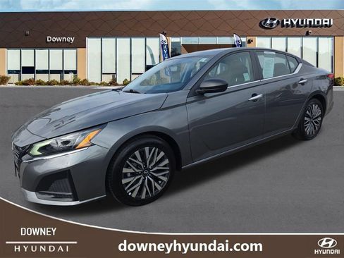 Used 2025 Nissan Altima 2.5 SV FWD image 1