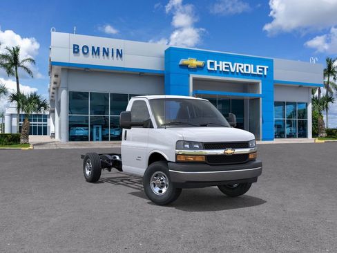 New 2025 Chevrolet Express 3500 w/ Power Convenience Package image 2