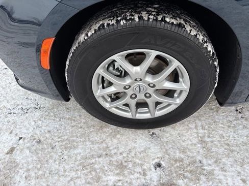 Used 2024 Chrysler Pacifica Touring image 45