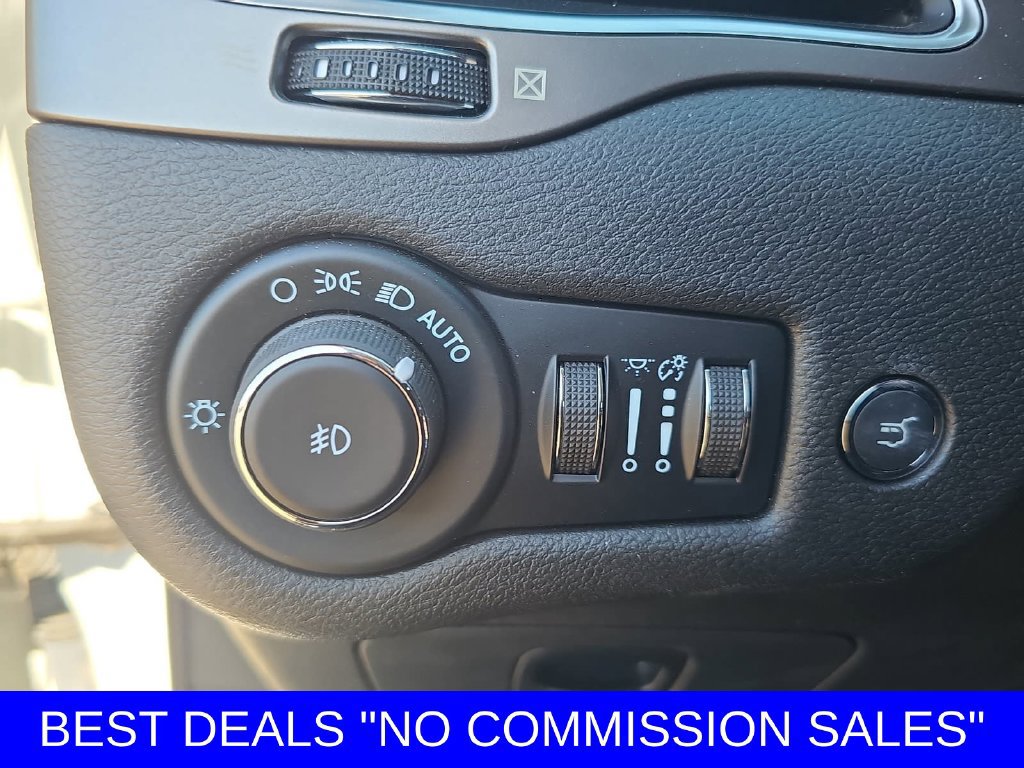 Used 2021 Jeep Cherokee Latitude Lux w/ Comfort/Convenience Group AWD/4WD image 25