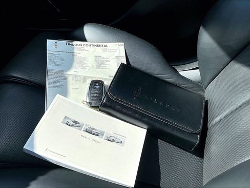 Used 2018 Lincoln Continental Reserve w/ Continental Climate Package image 37