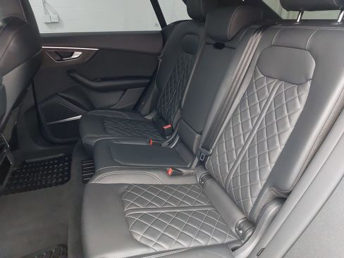Used 2023 Audi SQ8 Prestige AWD/4WD image 16