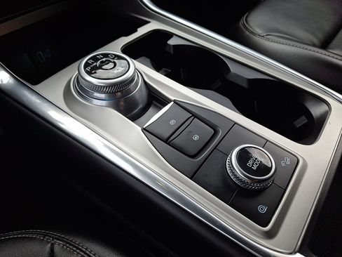 Used 2022 Ford Explorer XLT w/ Equipment Group 202A image 22