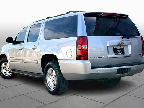 Used 2010 Chevrolet Suburban LT image 11