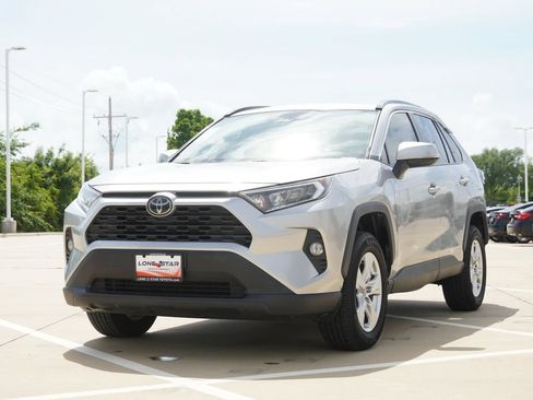 Used 2019 Toyota RAV4 XLE w/ Carpet Mat Package AWD/4WD image 4