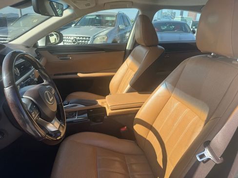 Used 2016 Lexus ES 300h w/ Luxury Package w/Wood Trim FWD image 5