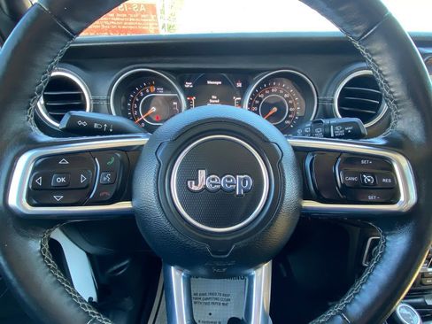 Used 2018 Jeep Wrangler Unlimited Sahara AWD/4WD image 27