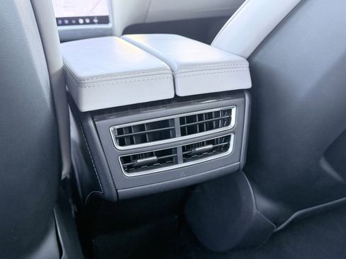 Used 2016 Tesla Model S 60 image 32