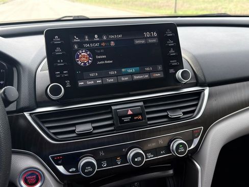 Used 2019 Honda Accord EX image 11