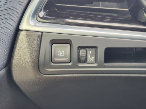 Used 2023 Cadillac XT6 Premium Luxury FWD image 25