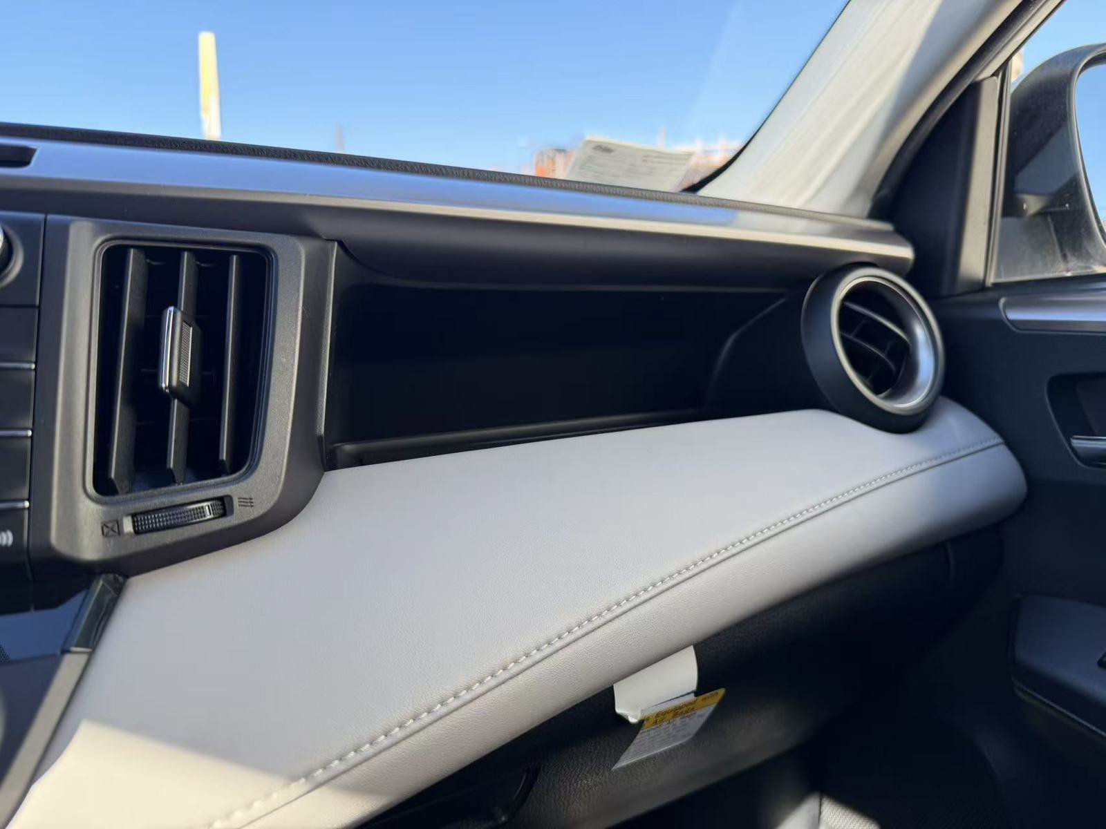 Used 2018 Toyota RAV4 XLE FWD image 20
