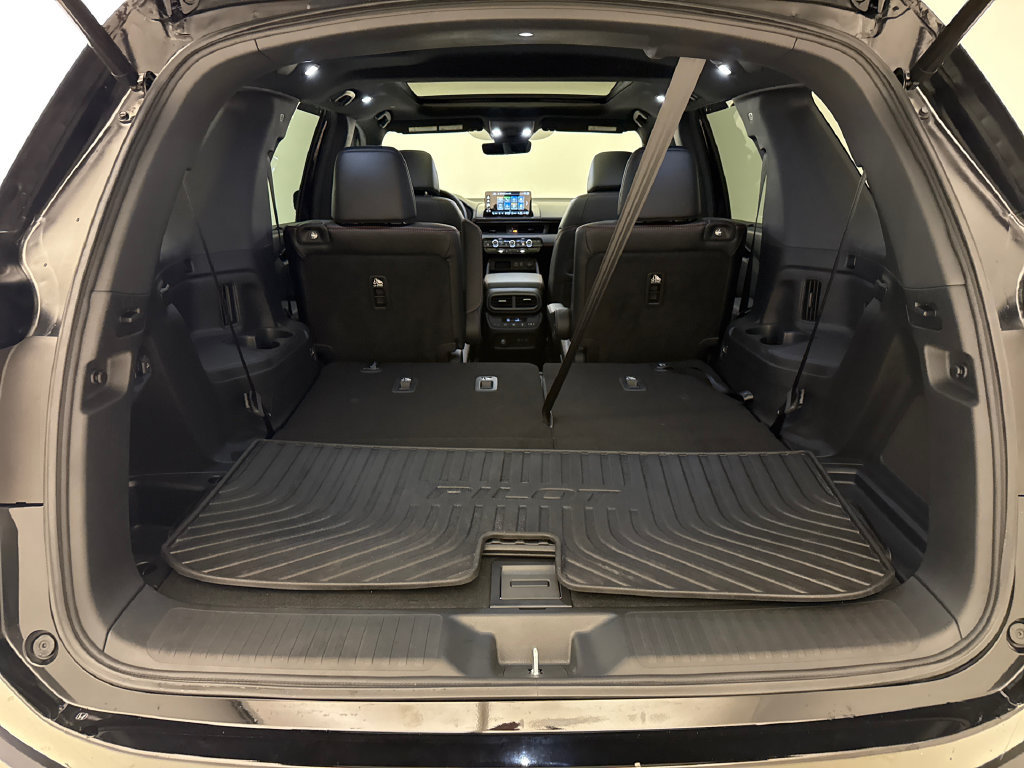 Certified 2025 Honda Pilot TrailSport image 11