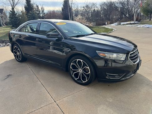 Used 2017 Ford Taurus SHO image 8