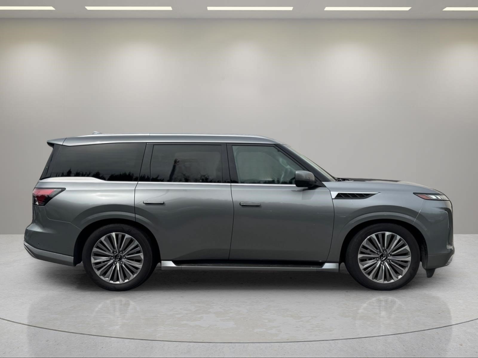 Used 2025 INFINITI QX80 Sensory AWD/4WD image 6